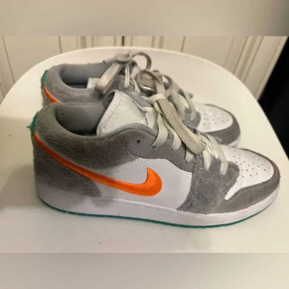 Nike Air Jordan 1 Low SE Smoke Grey Orange White (DZ6333 083) Youth / Rabbit 6Y